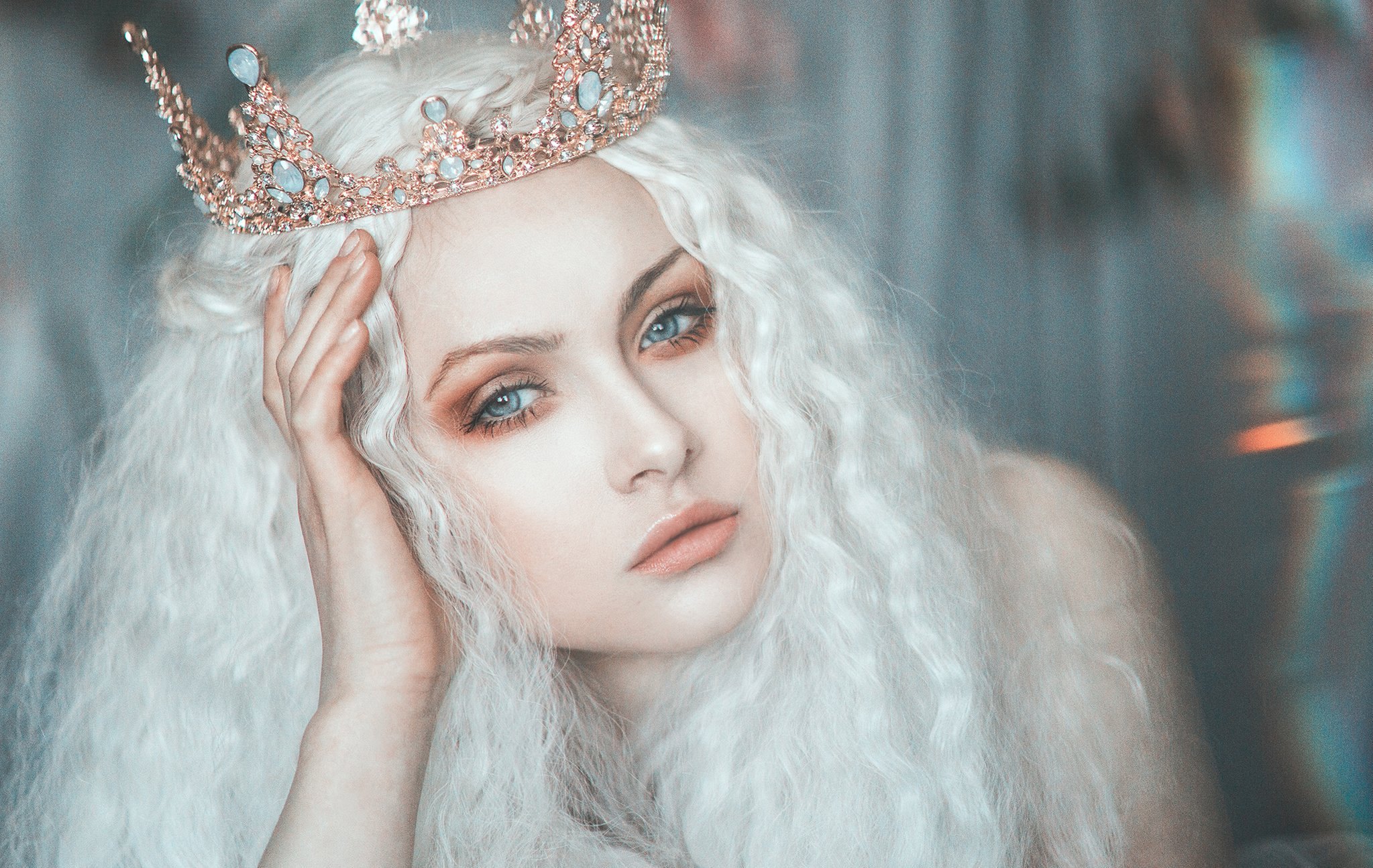 Королева миленькие. Девушка в короне. Фотосессия в стиле королевы. Снежная корона. Женщина с короной на голове.