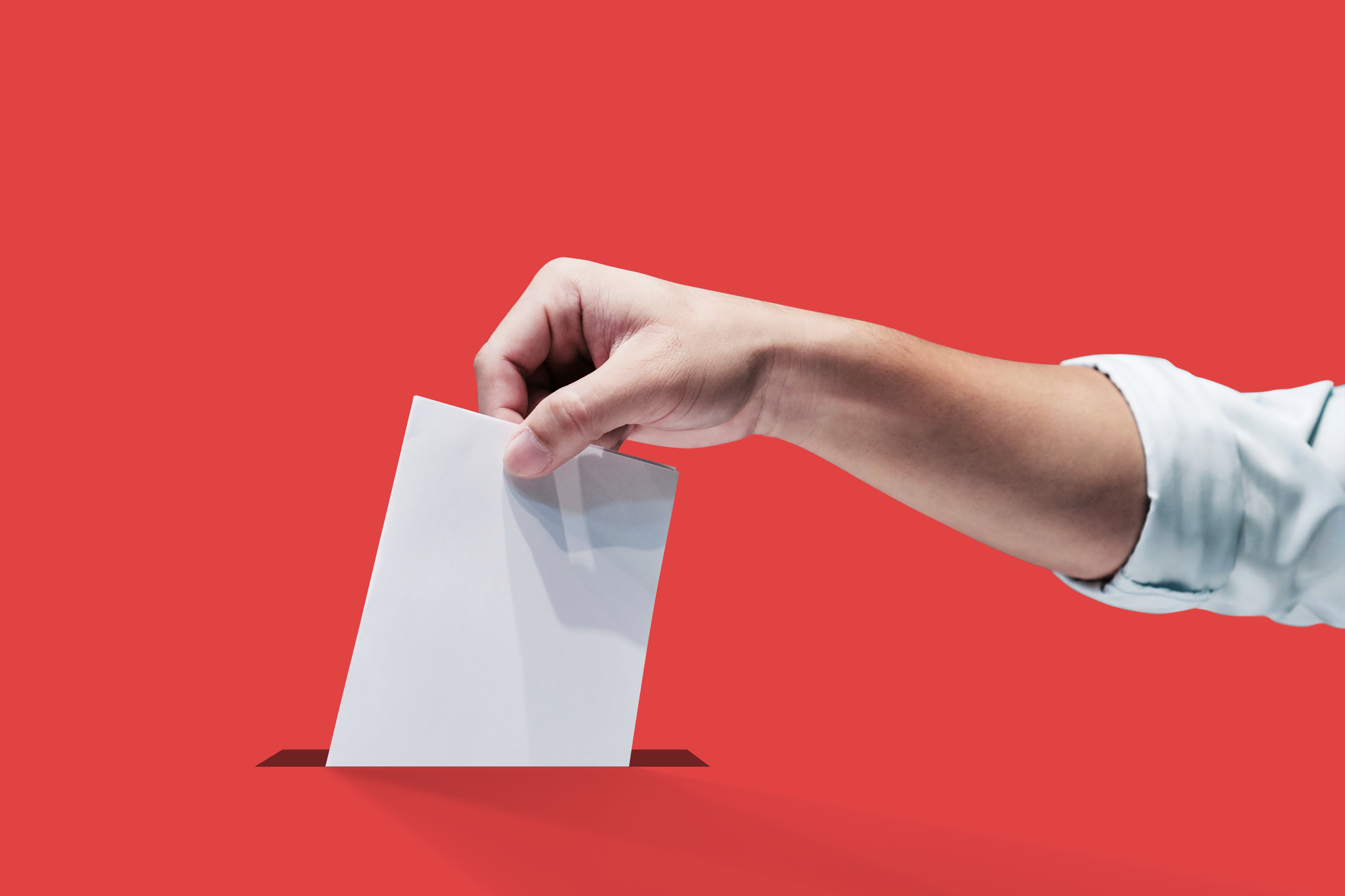 Video vote. Выборы картинки. Конверт в руках. Голосование картинка. Референдум клипарт.