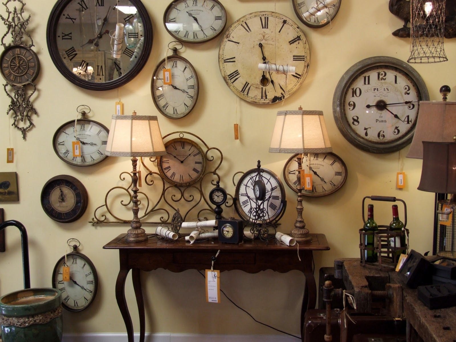 Как будет много часов. Старинные часы. Часы в интерьере. Декор старинных часов. Часы в винтажном стиле.