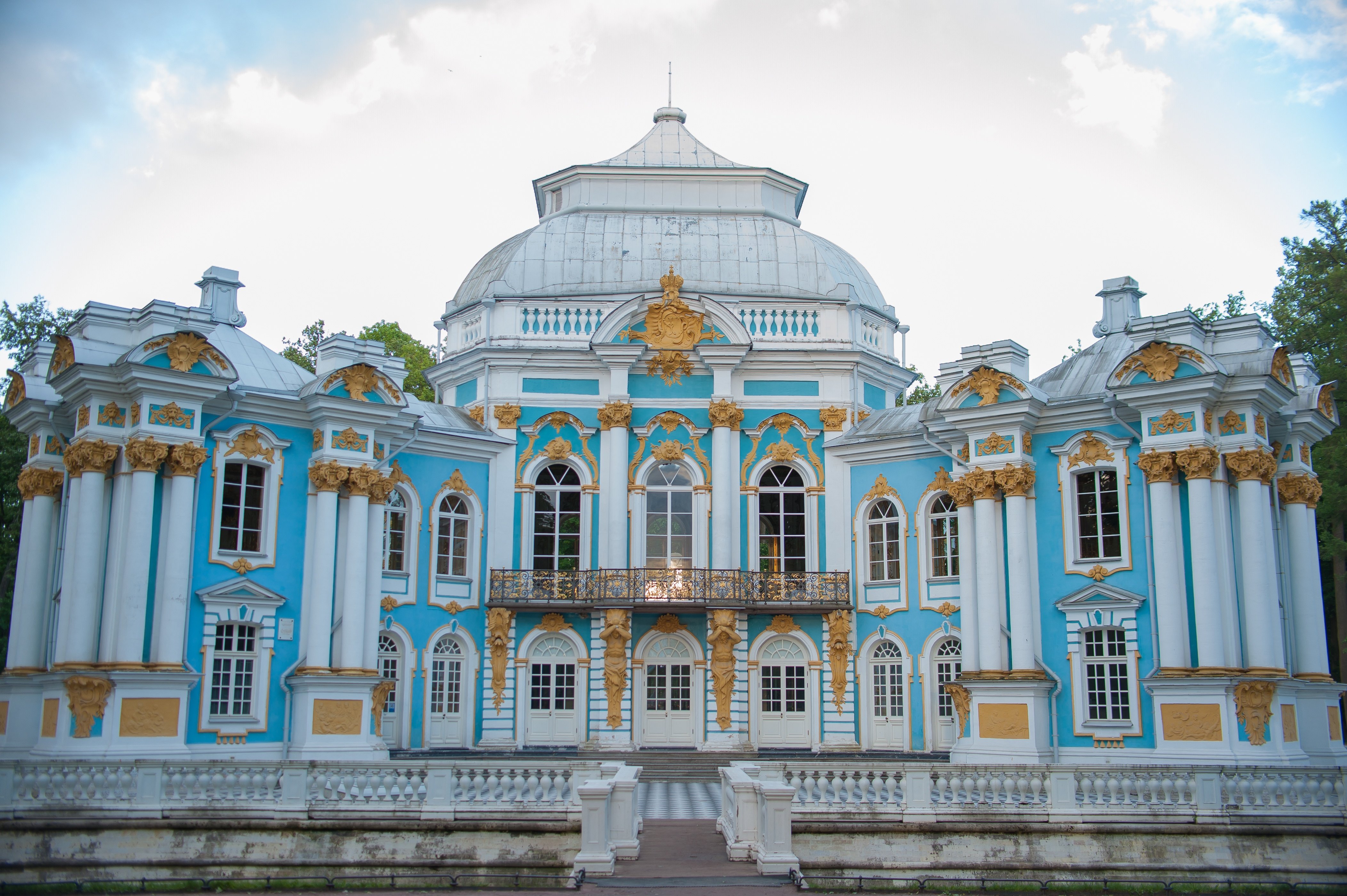 Здание построенное в 18 веке. Стиль рококо Екатерининский дворец. Рококо в архитектуре Екатерининский дворец. Рококо в России 18 век архитектура.