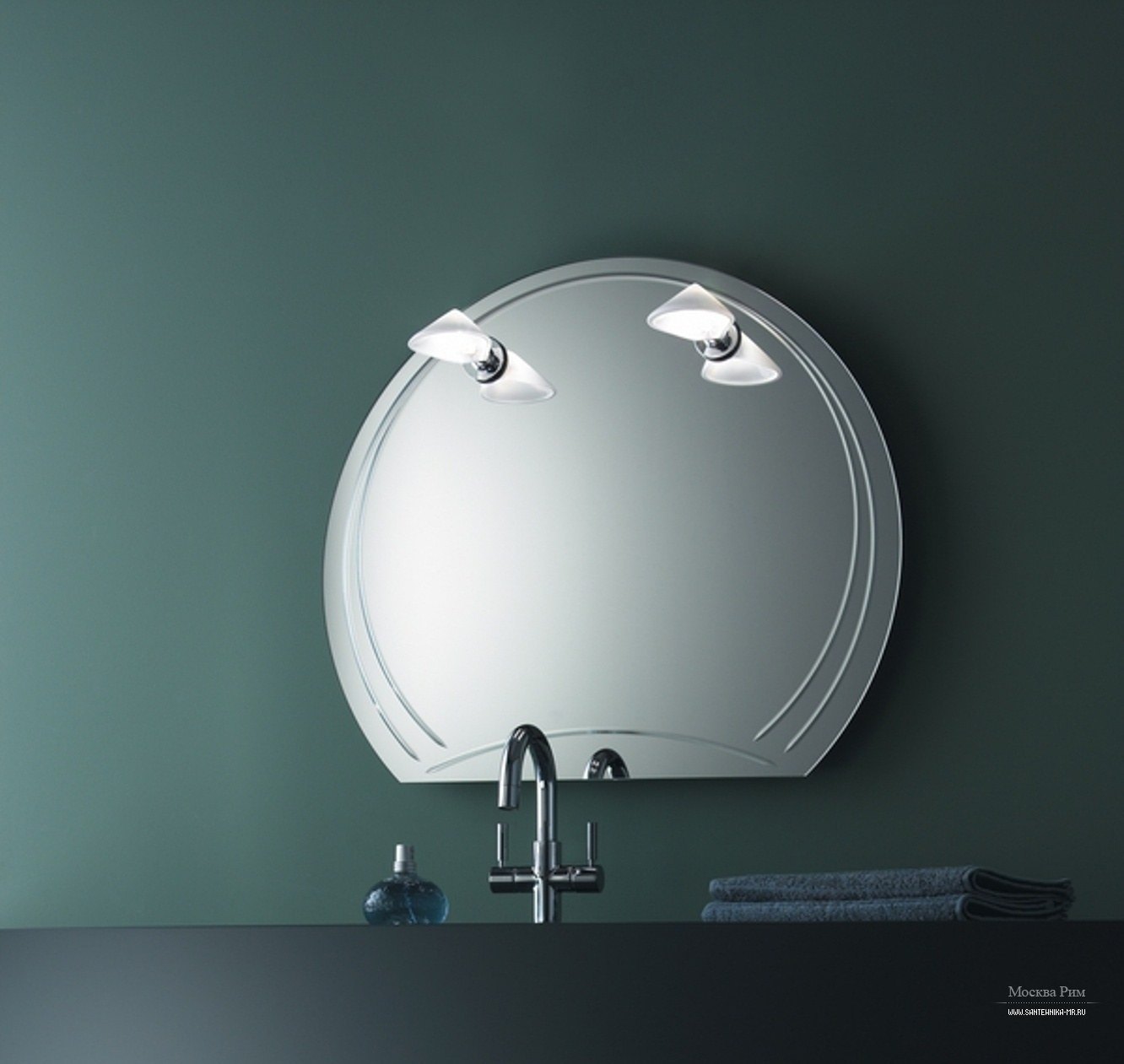 Зеркало в ванную с подсветкой и полками. Kohler 3022920 зеркало. Круглое зеркало в ванную с полками. Полукруглое зеркало в ванную. Зеркало полукруг в ванной.