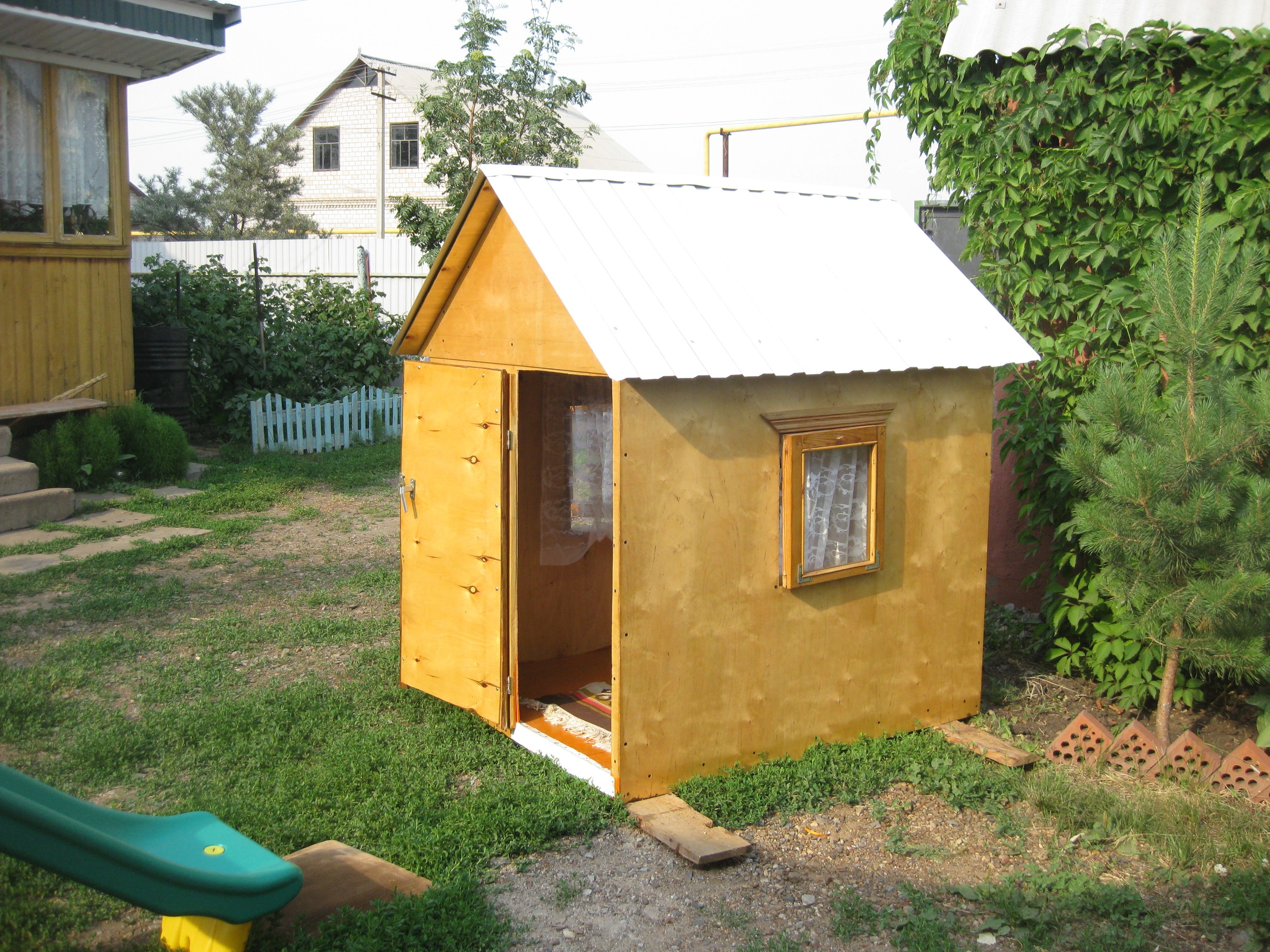 Детский домик на даче своими руками (60 фото): подготовка и строительство