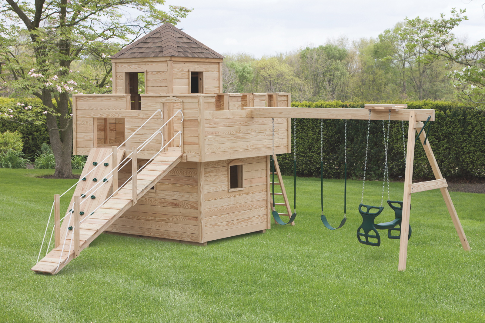 Как построить дом из досок. Домик для детей. Детские домики для дачи. Деревянный игровой домик для детей. Домик для детей на даче из дерева.