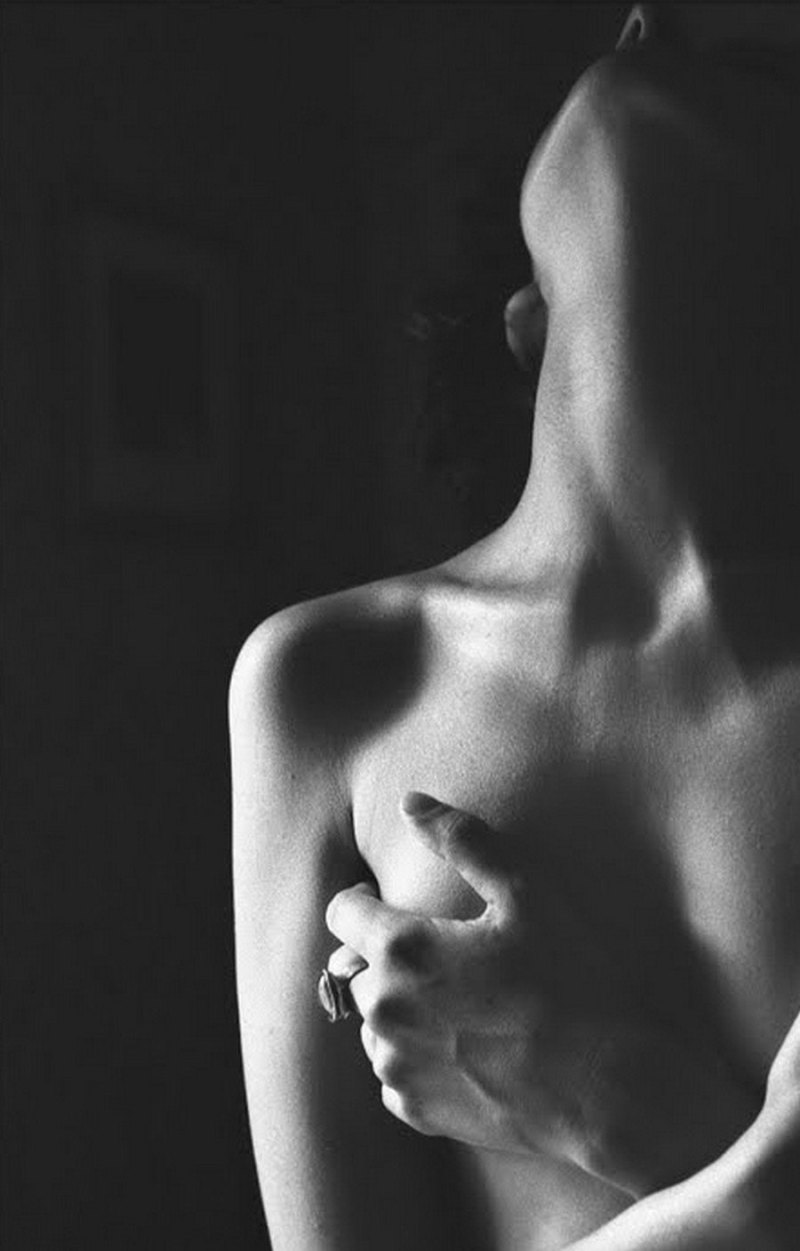 черно белые картинки женской груди фото 13