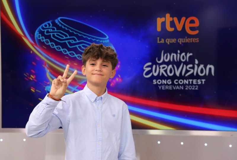 Розовые энергетики Эстетика в руках