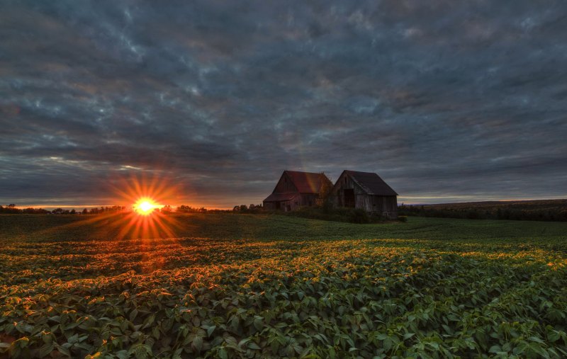 Солнце село за село