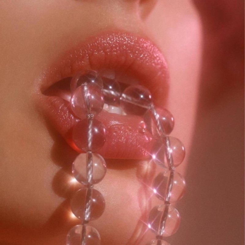 Эстетика губ с блестками