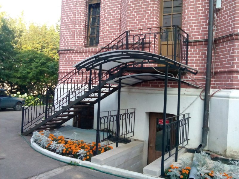 Лестница в приямок