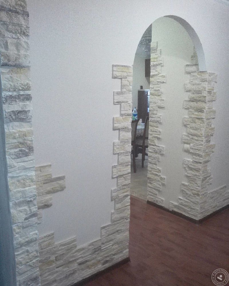 Отделка гипсовым камнем