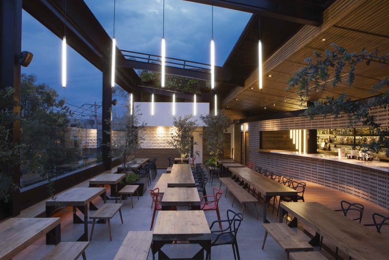 «Ресторан-сад на крыше» (230 Fifth Rooftop Garden Bar Restaurant