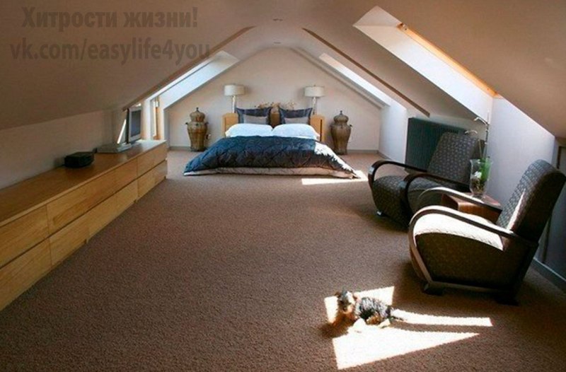 Антресоль в комнате с высокими потолками