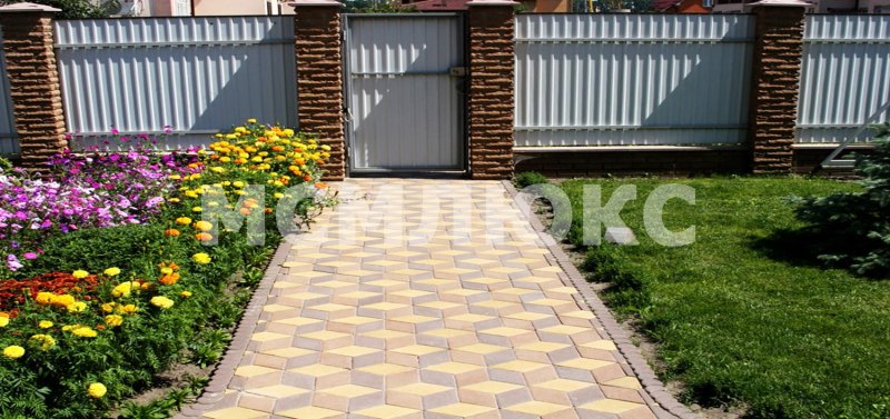 Дорожка к крыльцу