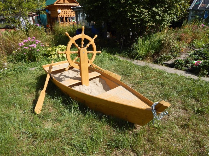 Лодка деревянная