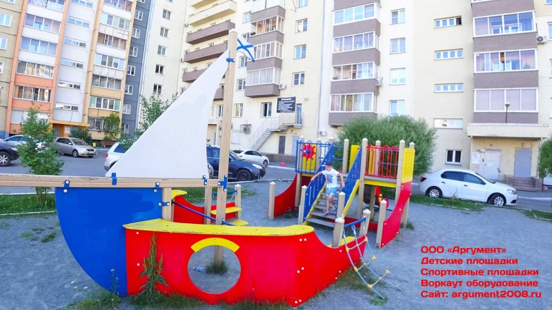 Детский кораблик на даче