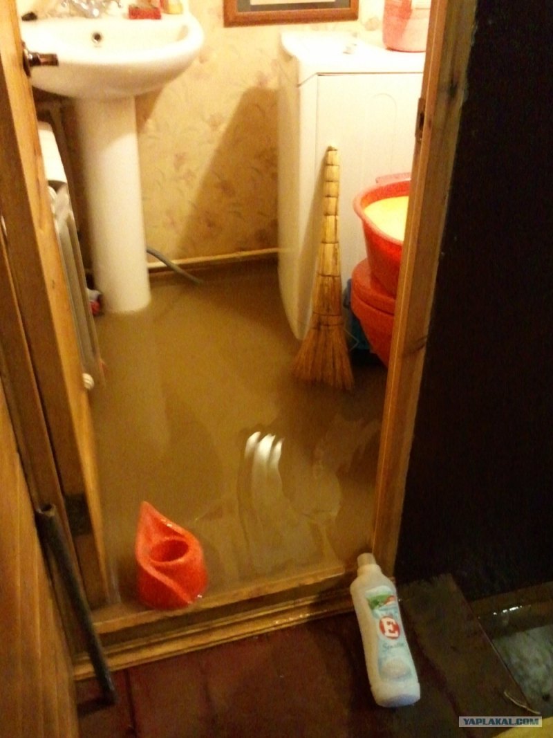 Прорвалоттрубу в квартире